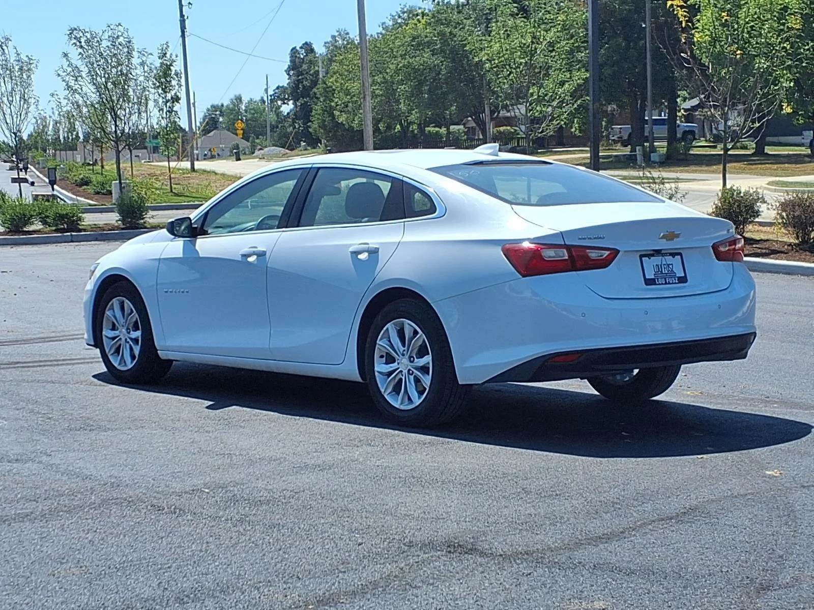 Used 2024 Summit White Chevrolet LT image 3