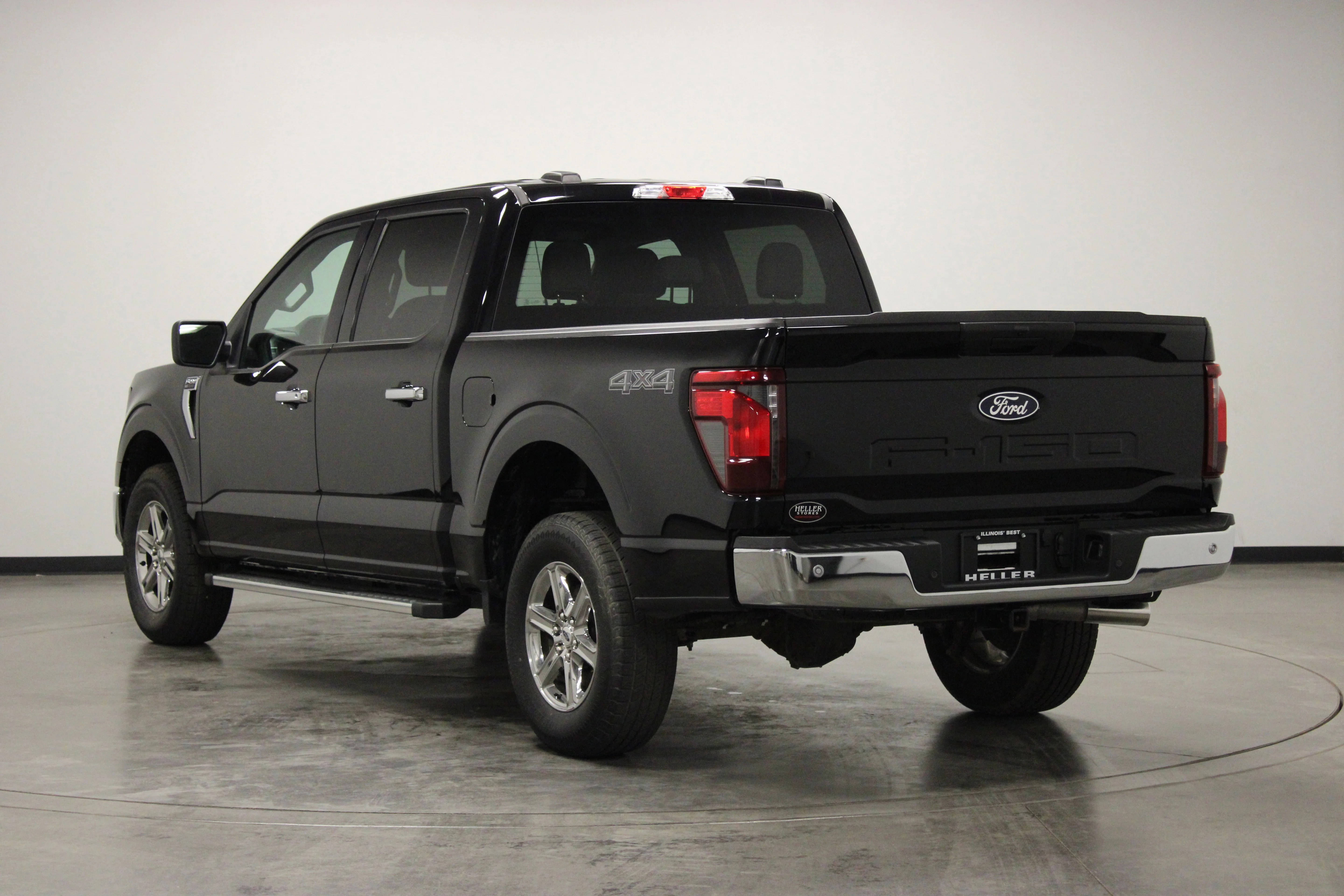 Used 2025 Agate Black Metallic Ford XLT image 6