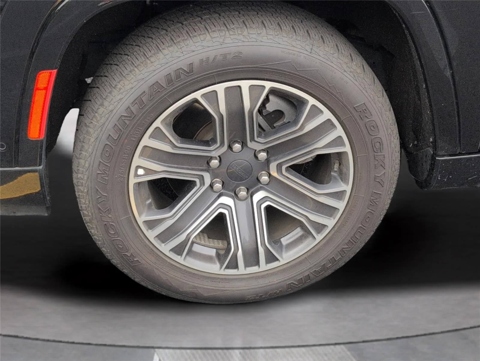 Used 2024 Diamond Black Crystal Pearlcoat Jeep Series II image 33