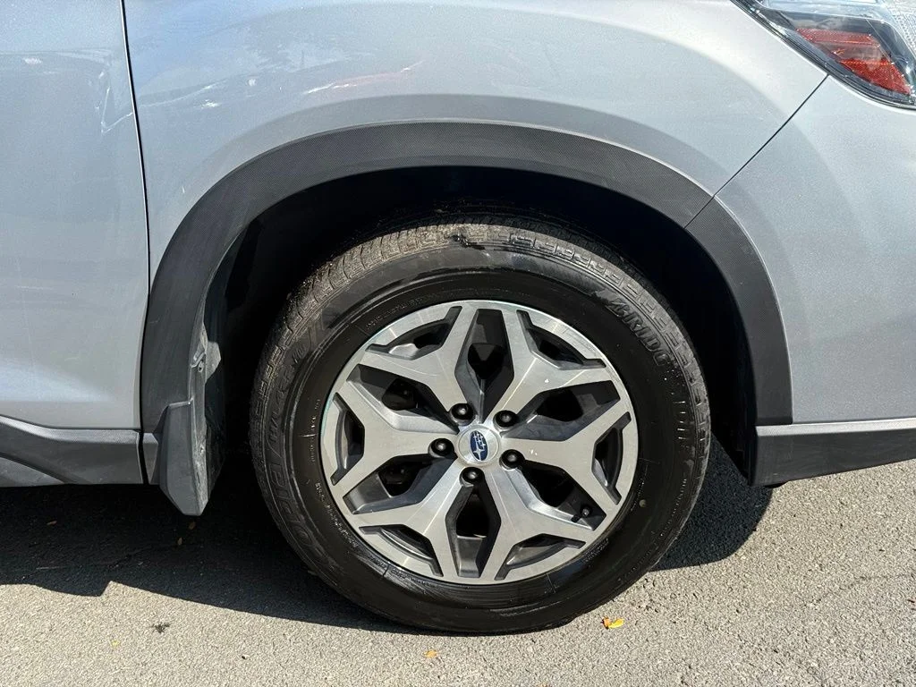 Used 2021 Ice Silver Metallic Subaru Premium image 6