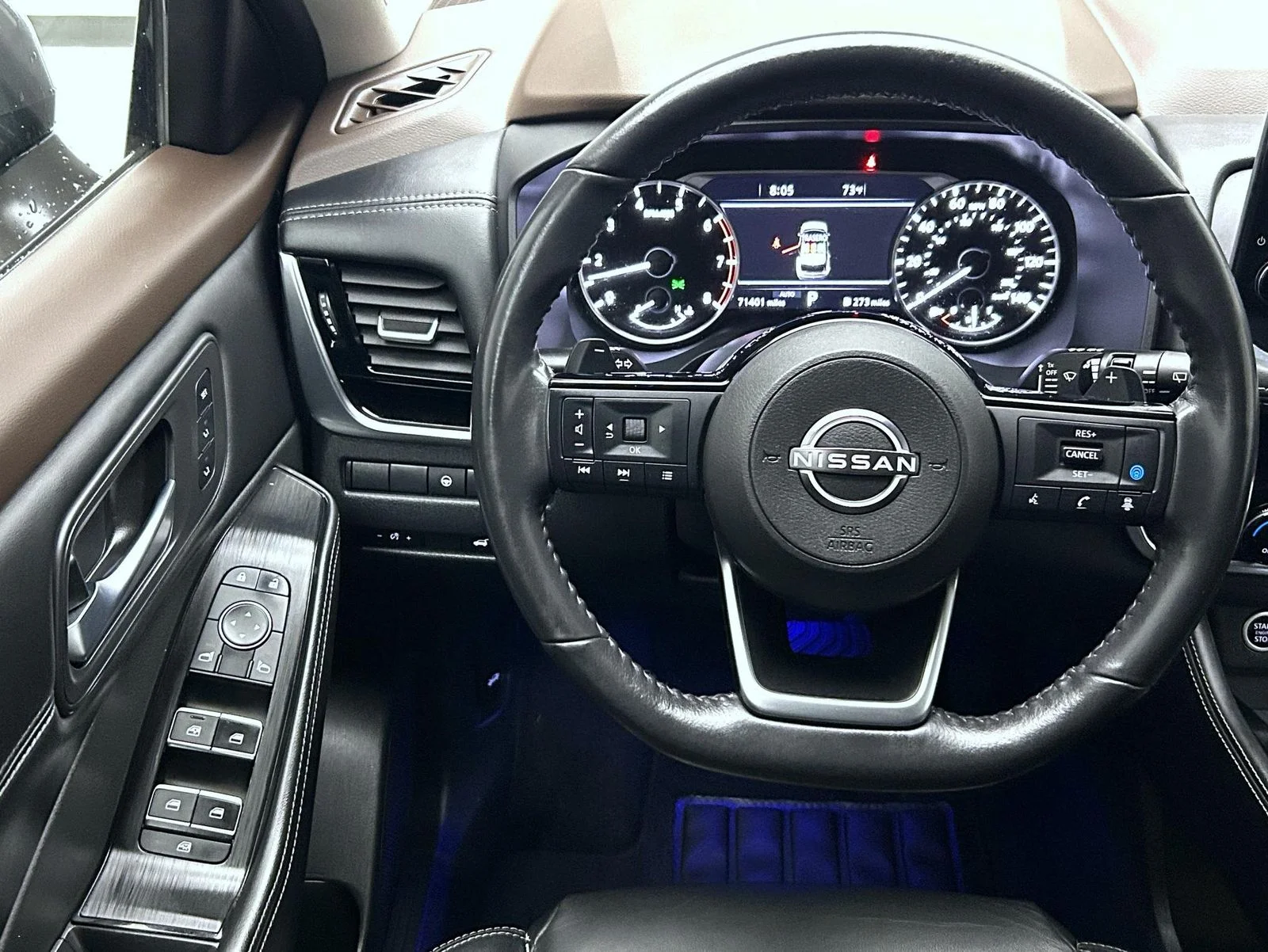 Used 2023 Gray Nissan SL image 12