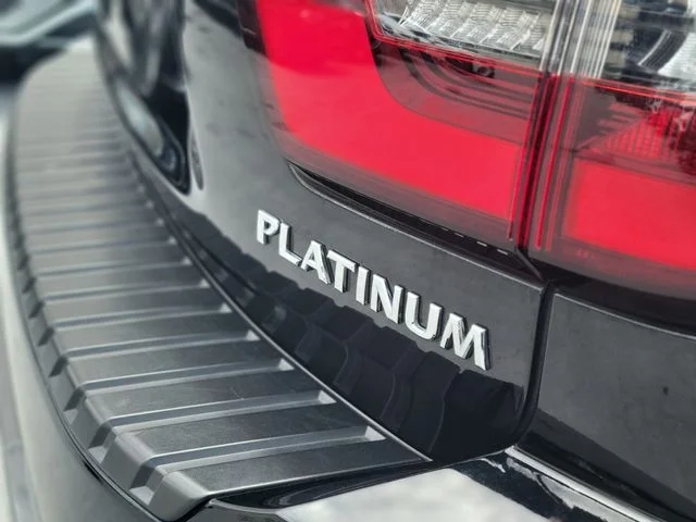 Used 2023 Black Nissan Platinum image 8