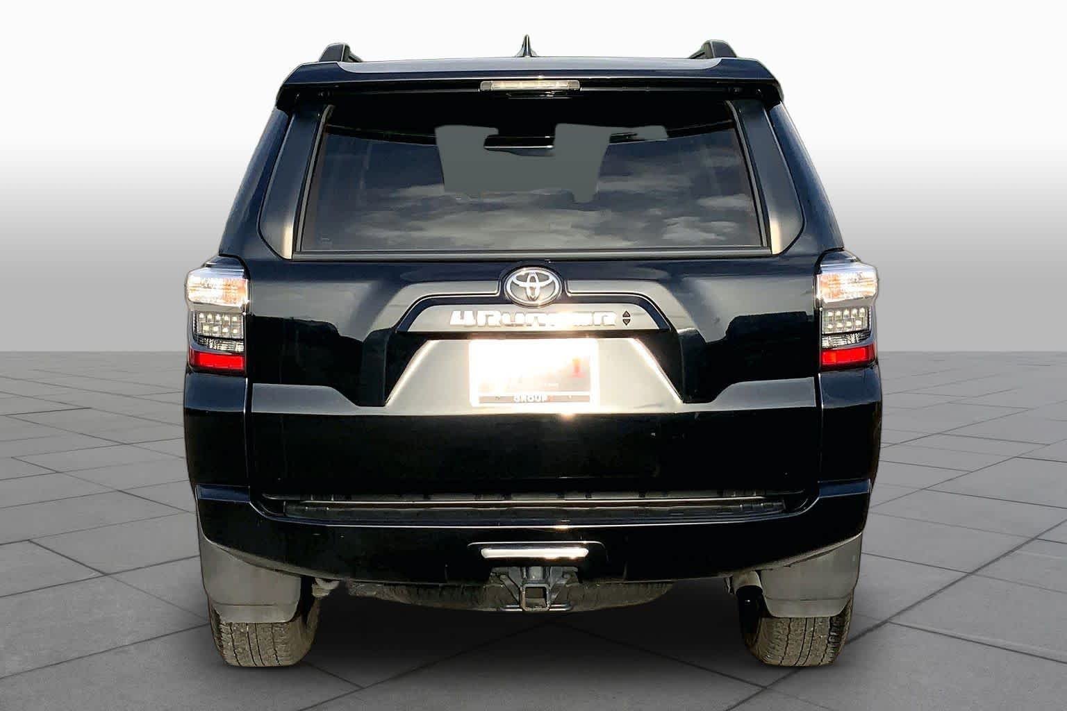 Used 2022 Midnight Black Metallic Toyota SR5 image 5