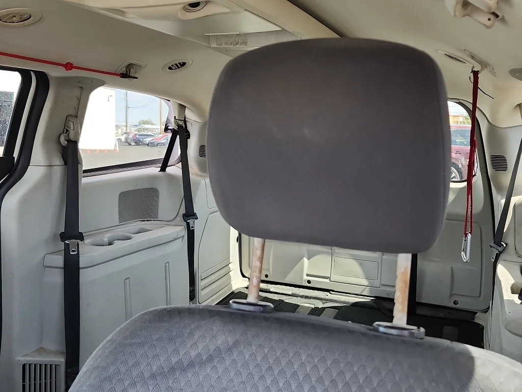 Used 2010 Stone White Clearcoat Dodge SXT image 19