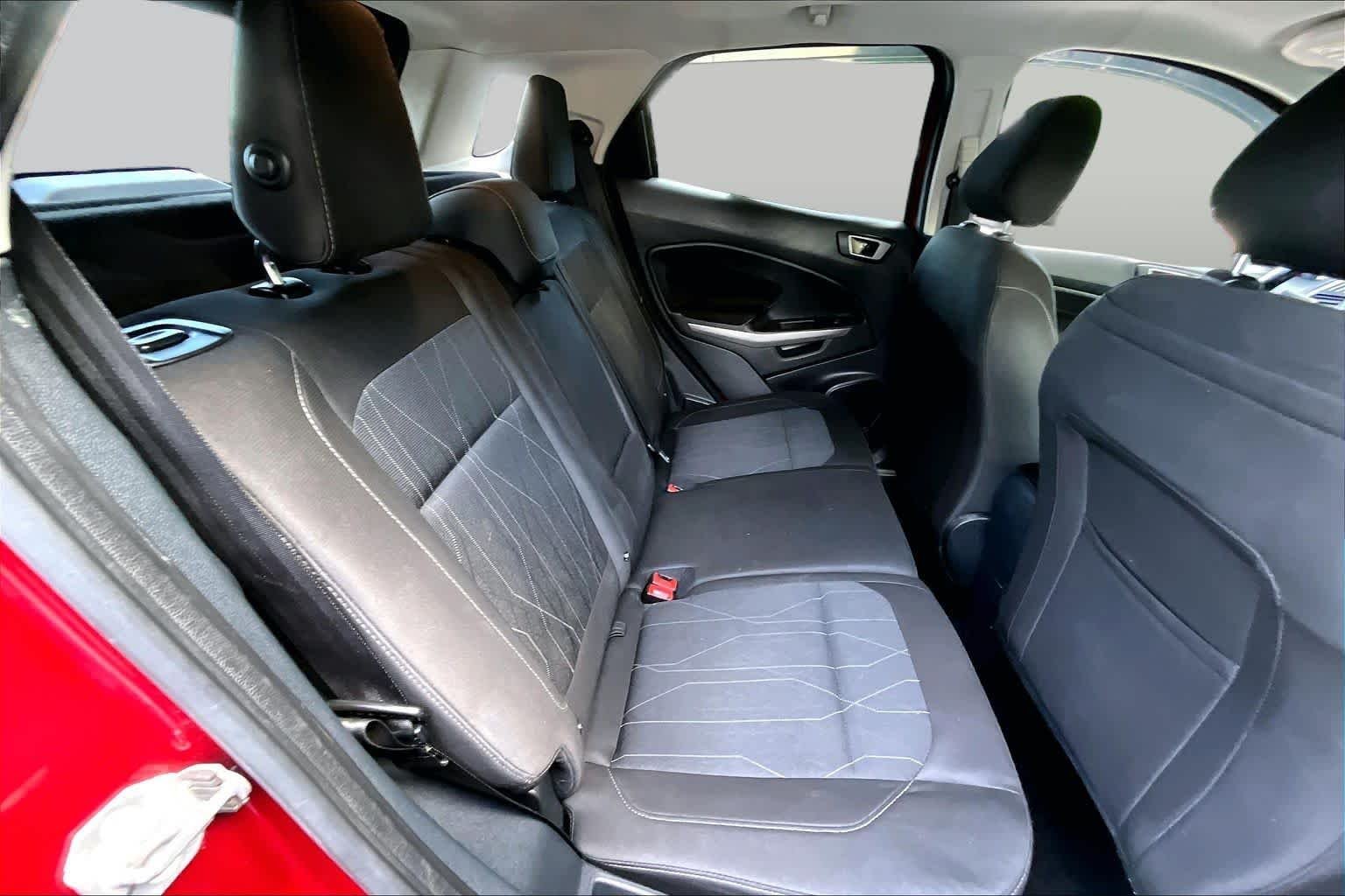 Used 2020 Ruby Red Metallic Tinted Clearcoat Ford SE image 19