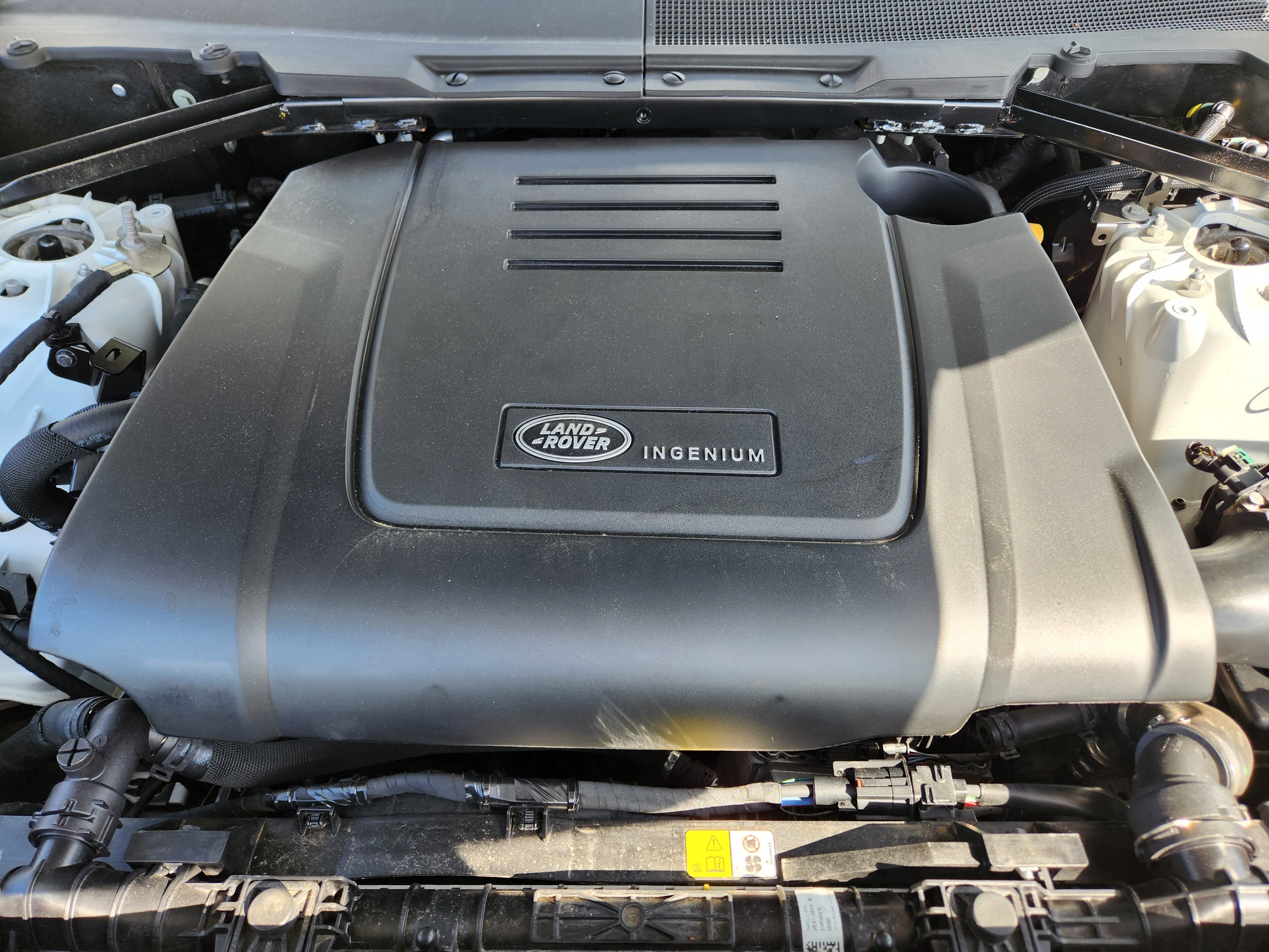Certified Used 2025 Fuji White Land Rover S image 9