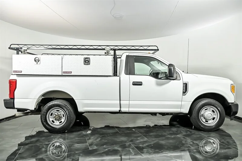 Used 2017 Oxford White Ford XL image 10
