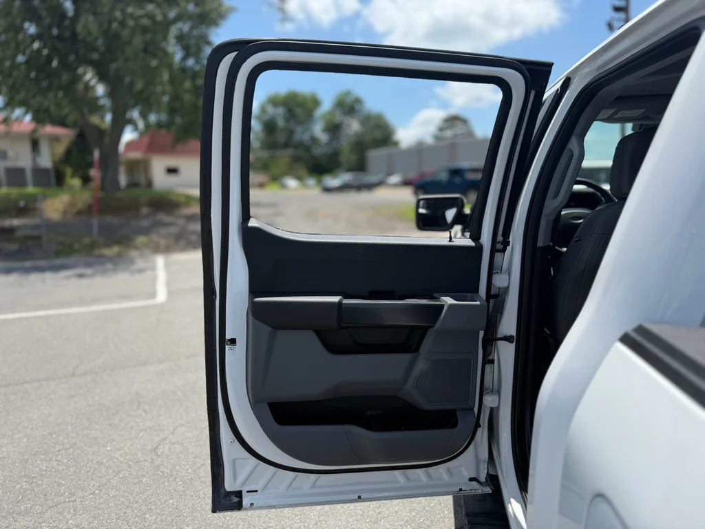 Used 2022 Oxford White Ford XL image 33