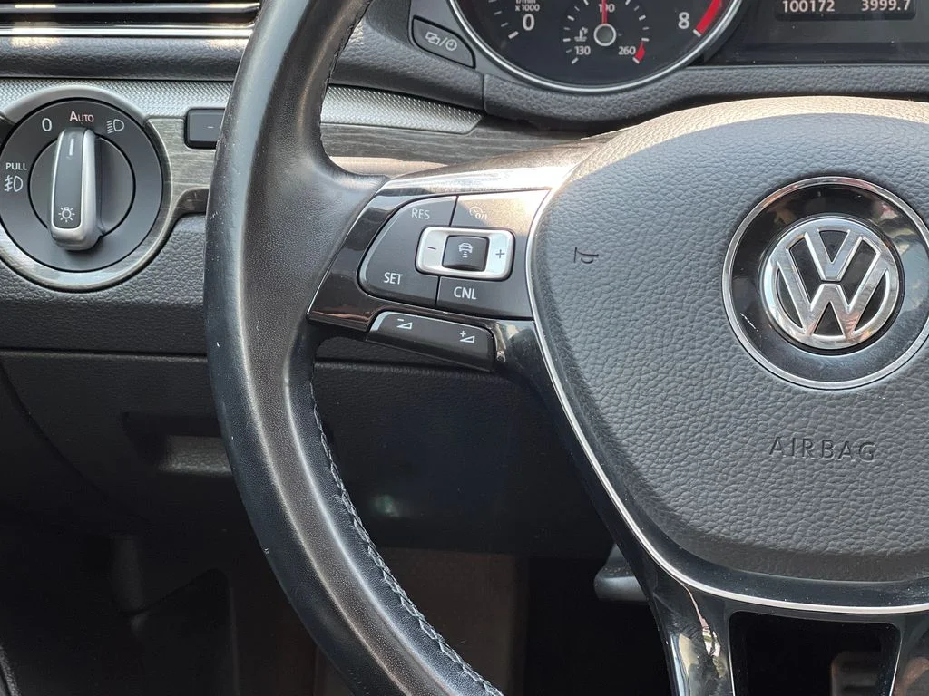 Used 2017 Blue Volkswagen SEL Premium image 28
