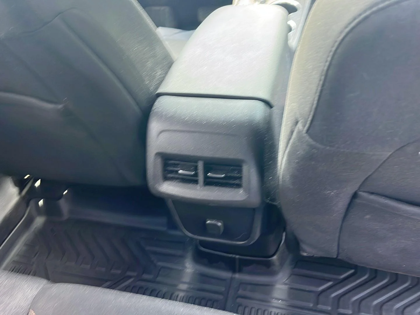 Used 2018 SUMMIT WHITE Chevrolet LT image 26