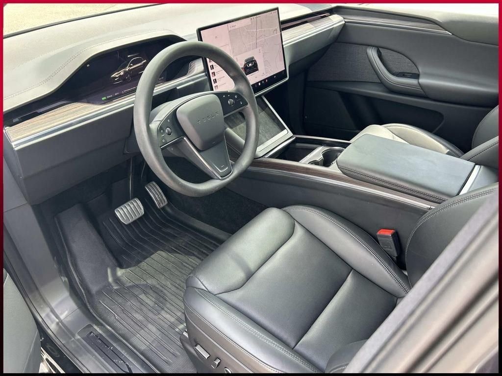 Used 2024  Tesla Base image 17