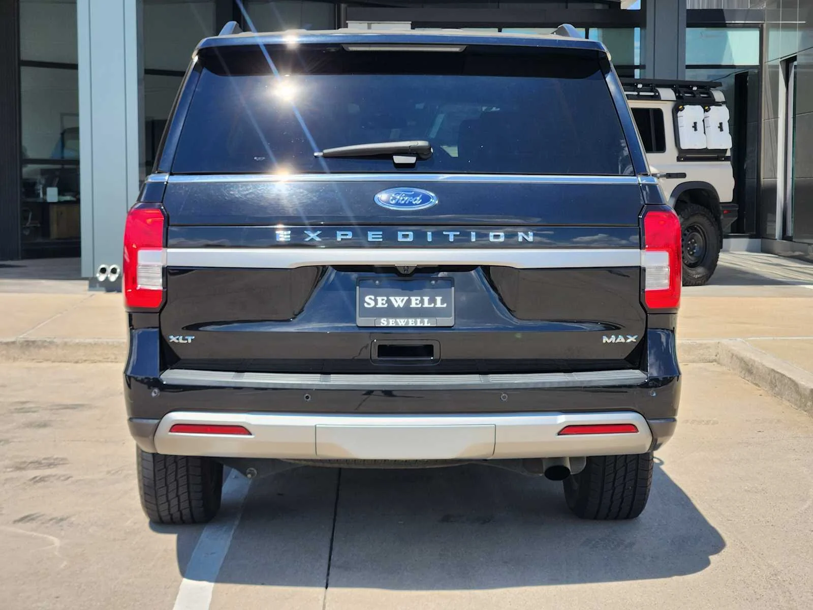 Used 2023 Agate Black Metallic Ford XLT image 5