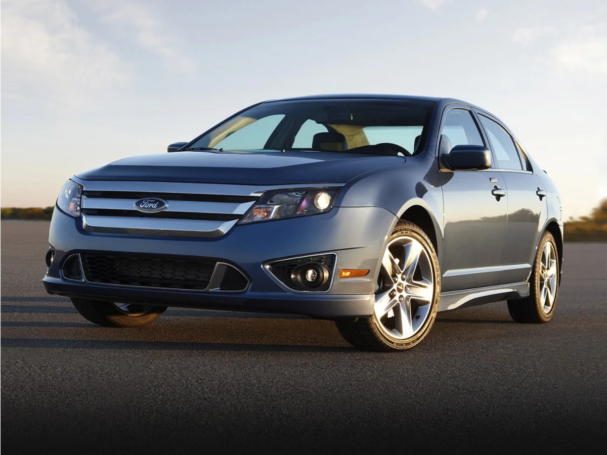 Used 2010 White Ford SEL image 1