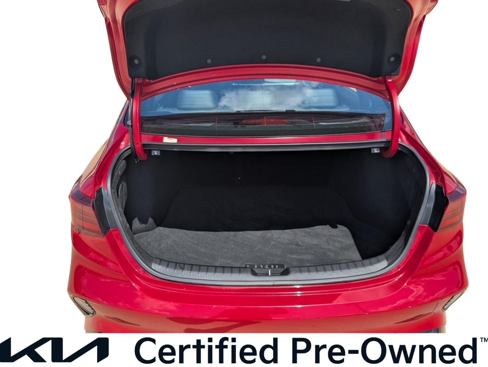 Used 2022 Currant Red Kia GT image 5