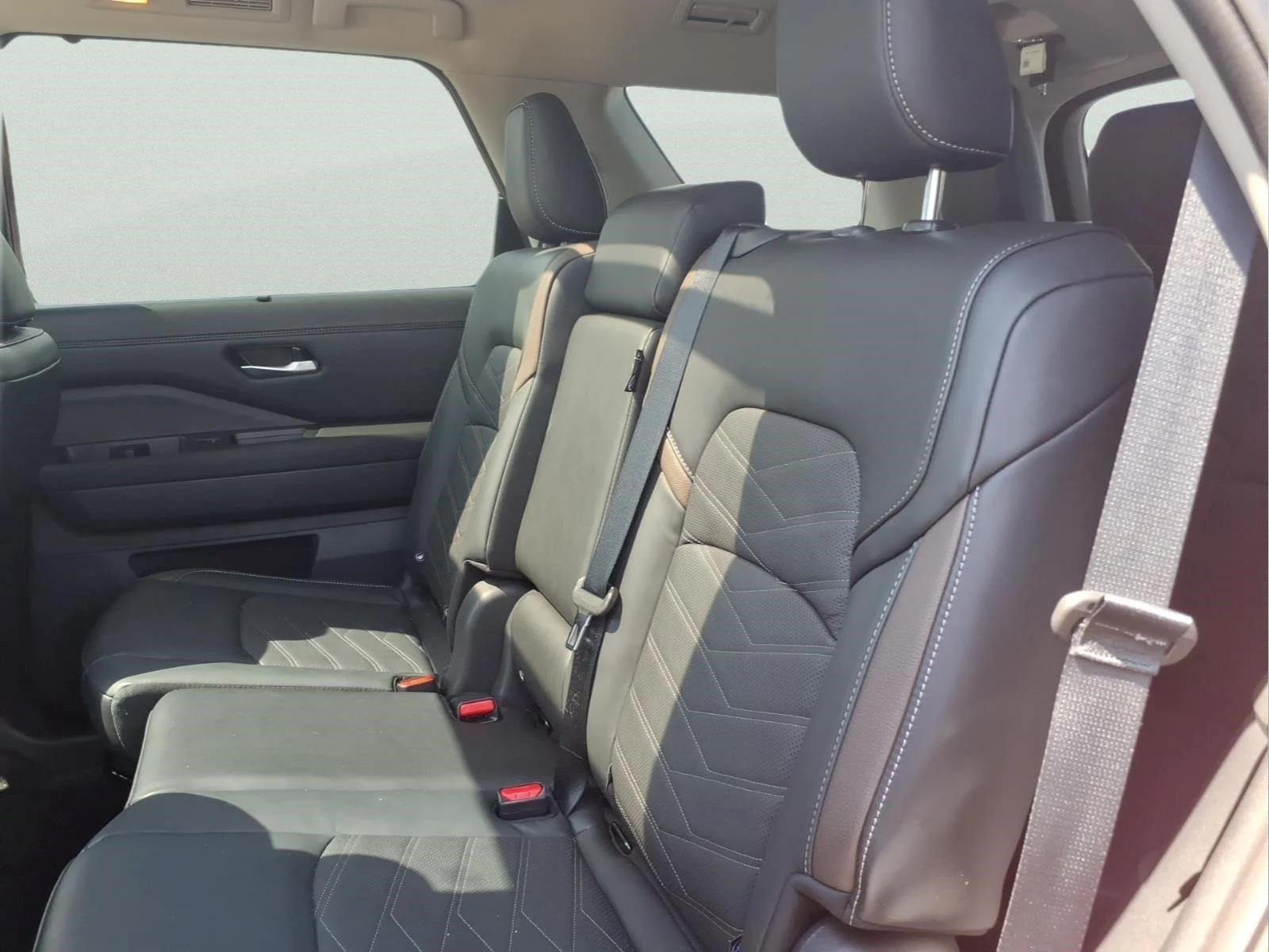 Used 2025 Scarlet Ember Tintcoat Nissan Platinum image 9