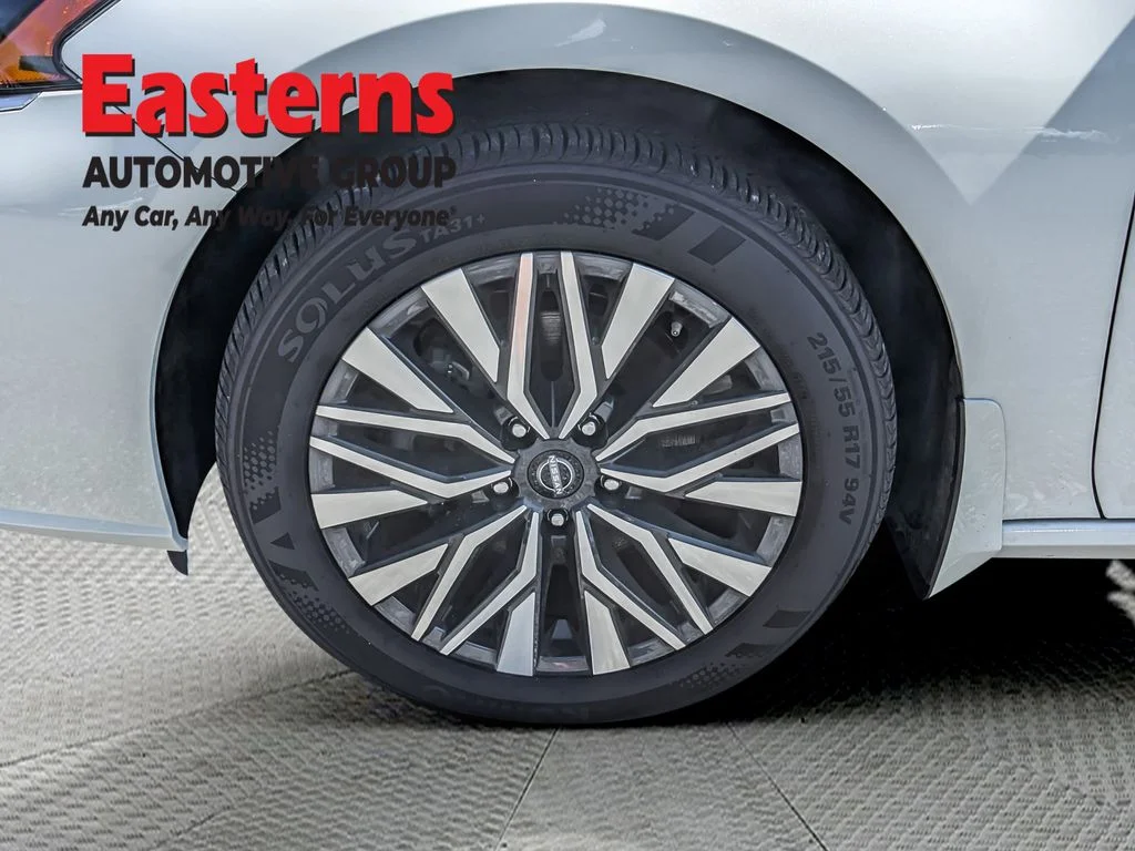 Used 2024 White Nissan 2.5 SV image 25