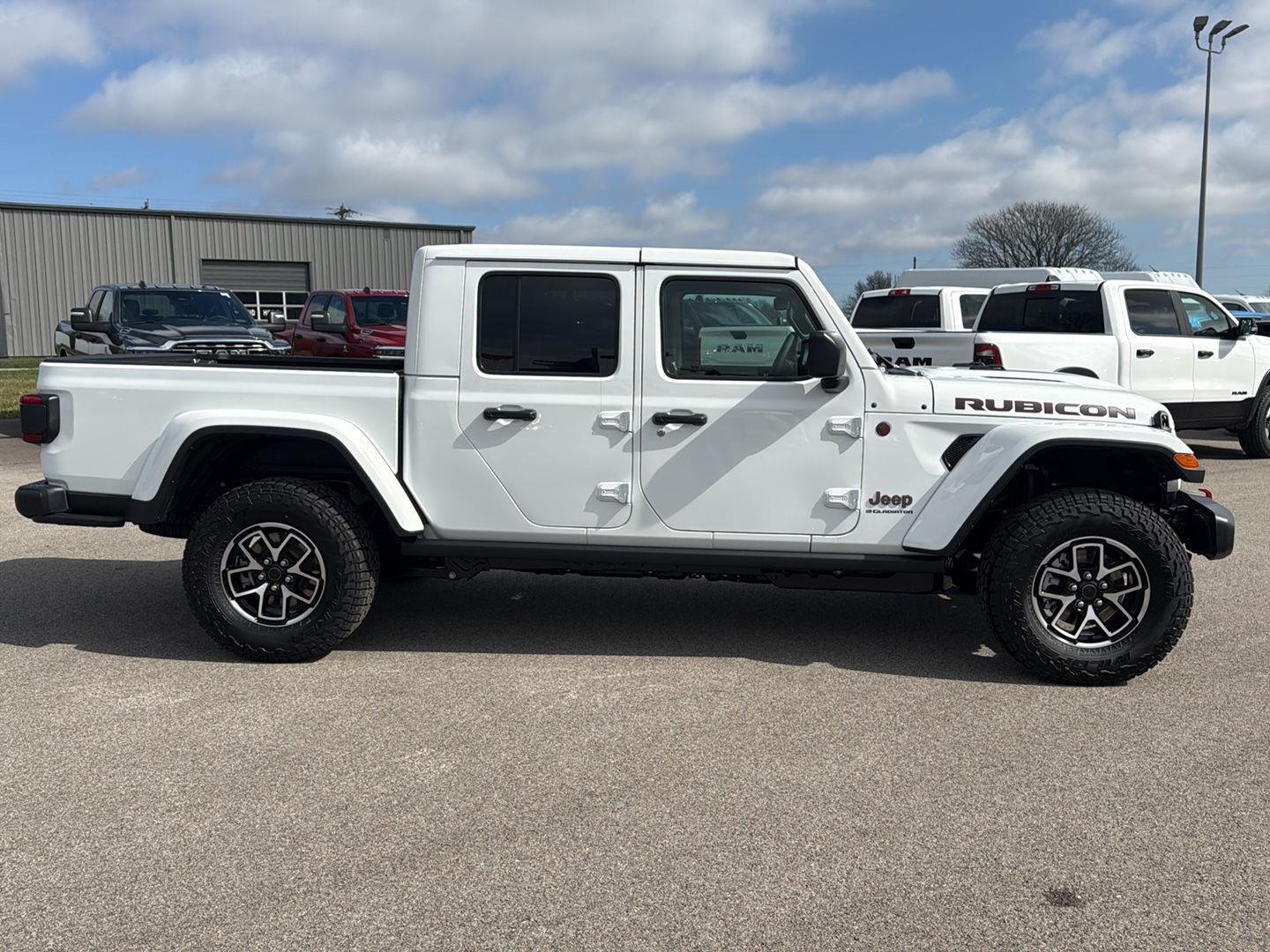 New 2026 Bright White Clear-Coat Exterior Paint Jeep Rubicon image 6