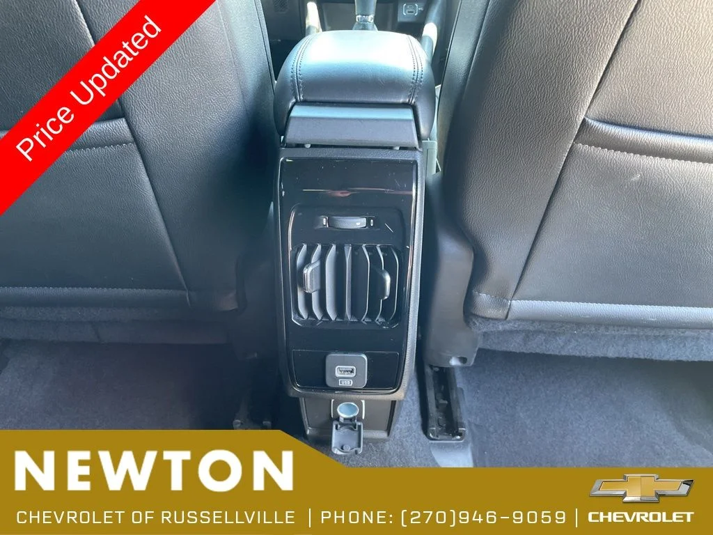 Used 2025 Bright White Clearcoat Jeep Latitude image 35