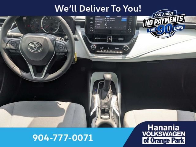 Used 2021  Toyota SE image 13