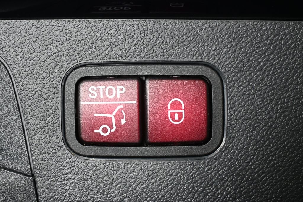Used 2021 Blue Mercedes-Benz GLC 300 image 31