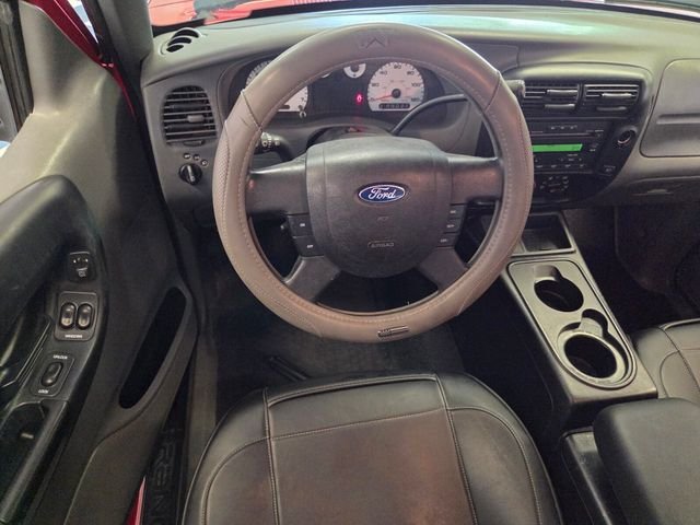 Used 2004 Red Ford Edge image 12