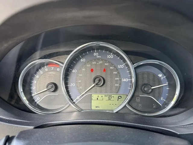 Used 2014 Silver Toyota L image 35