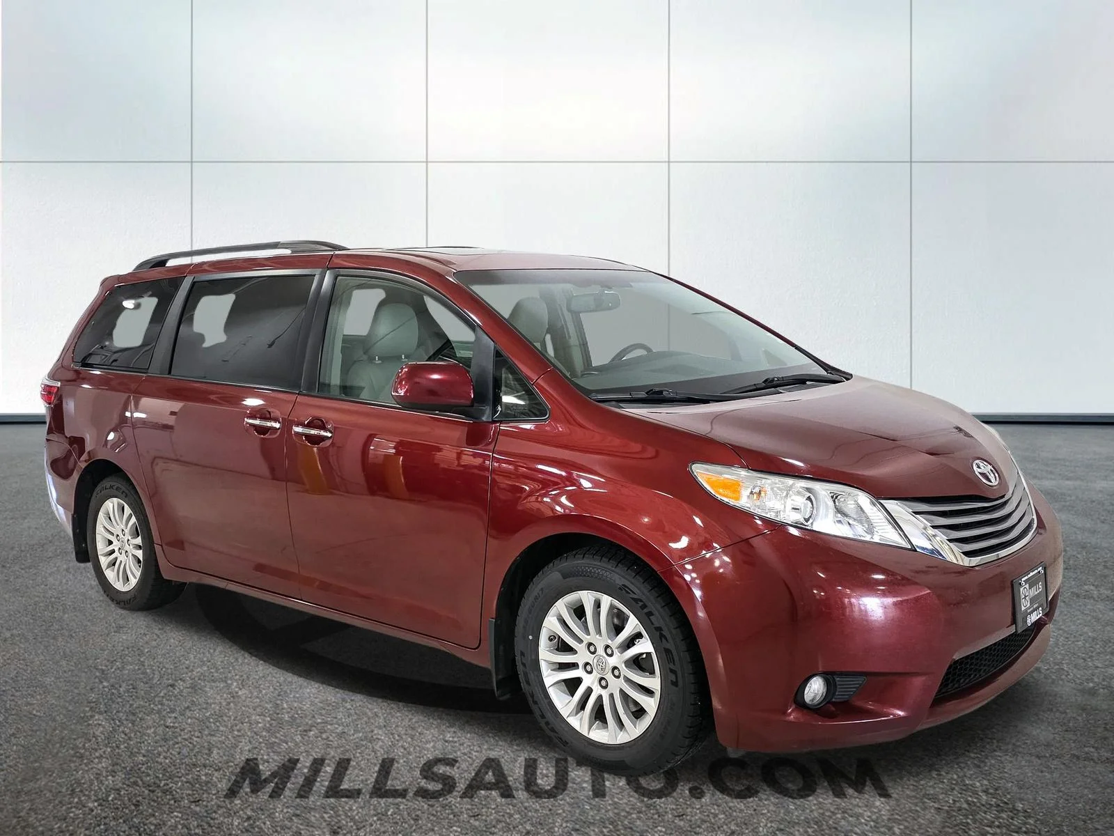Used 2016 Red Toyota XLE image 11