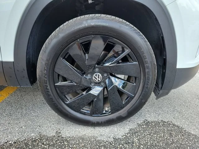 2025 Volkswagen Atlas SE w/Tech - Photo 6
