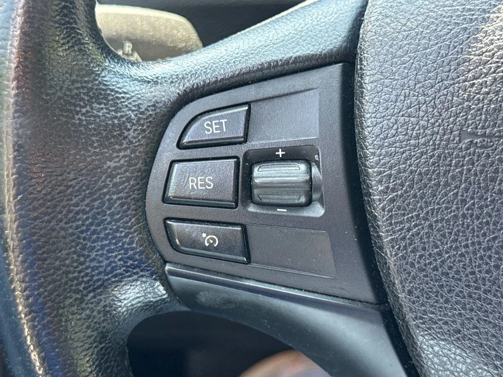 Used 2015 Jet Black BMW 320i xDrive image 29