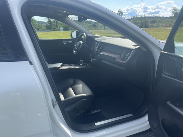 Used 2024 White Volvo Plus Dark Theme image 9