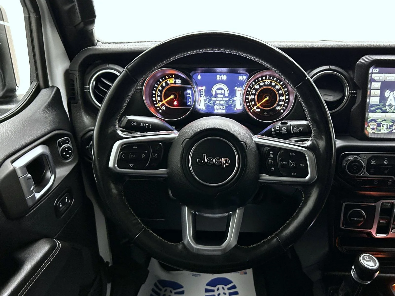 Used 2019 White Jeep Unlimited Sahara image 11