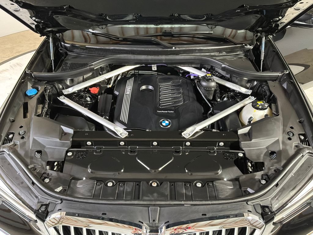 Used 2022 Black BMW xDrive40i image 30