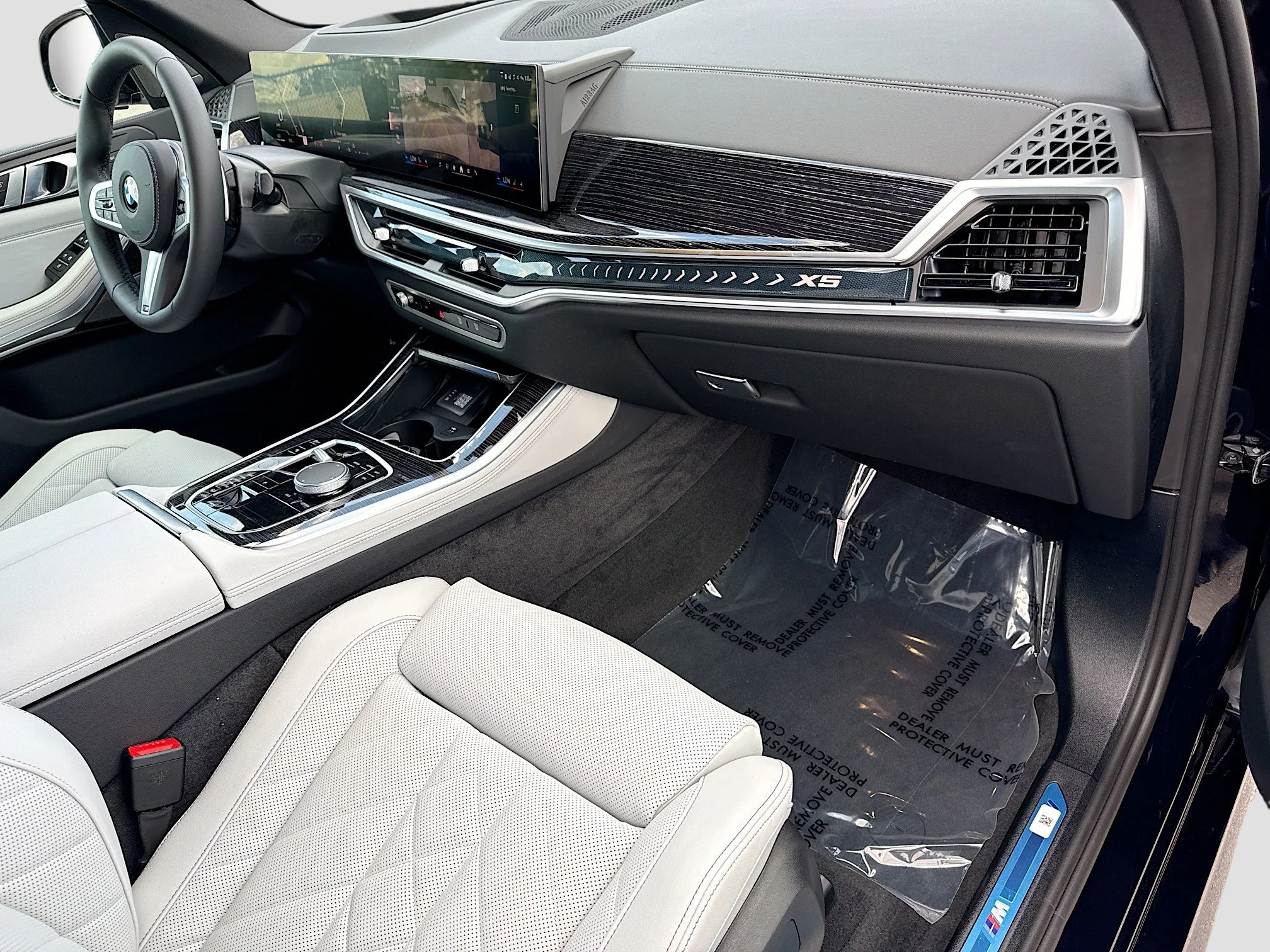 New 2026 Carbon Black Metallic BMW xDrive40i image 14