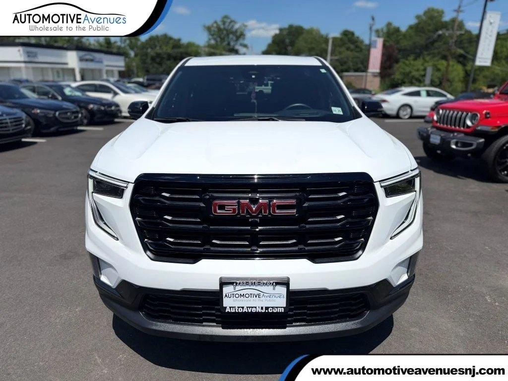 2024 GMC Acadia Elevation FWD's photo