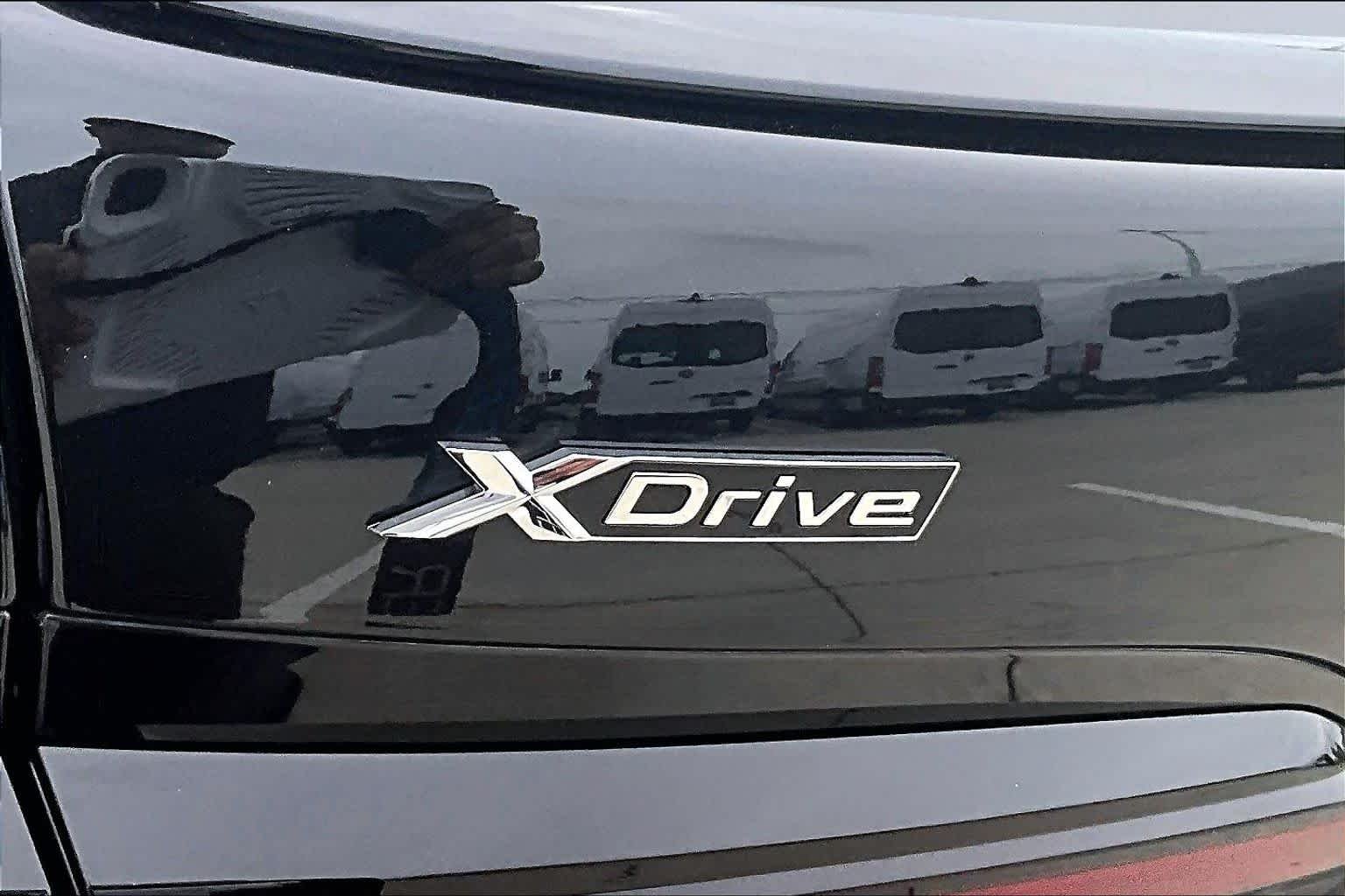 Used 2026 Black Sapphire Metallic BMW 760i xDrive image 9
