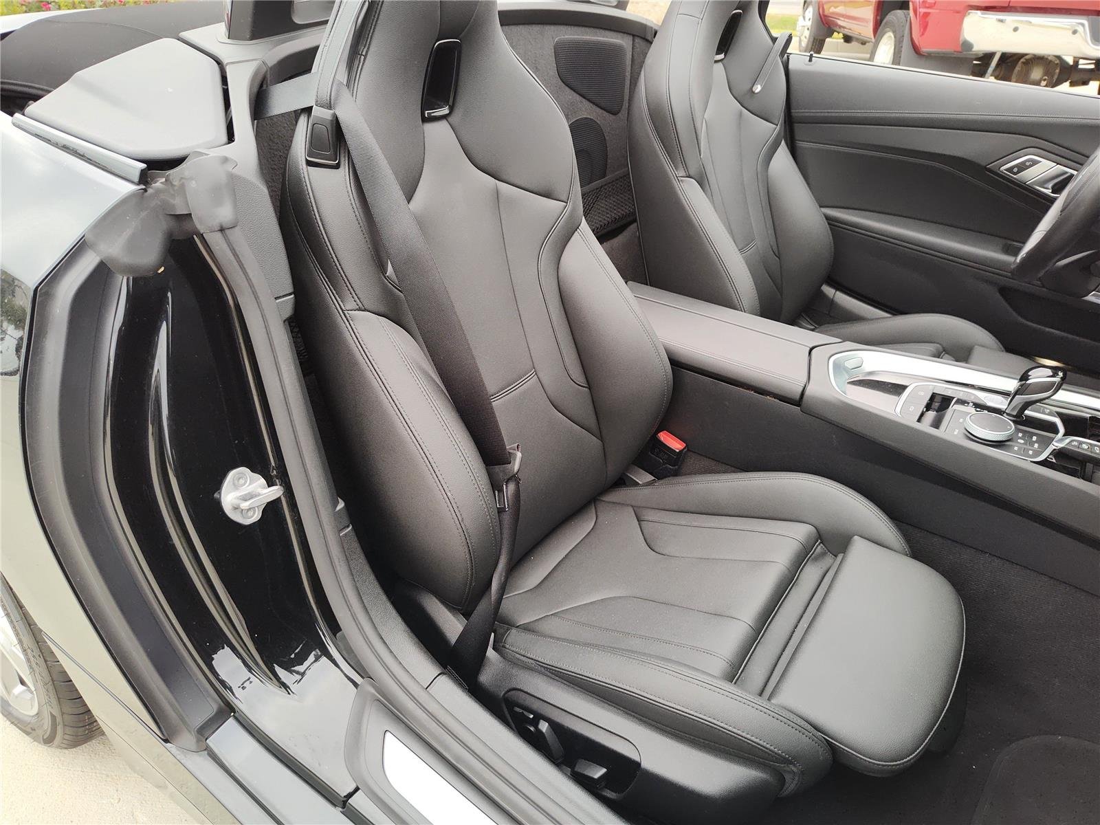 Used 2025 Black Sapphire Metallic BMW sDrive30i image 23
