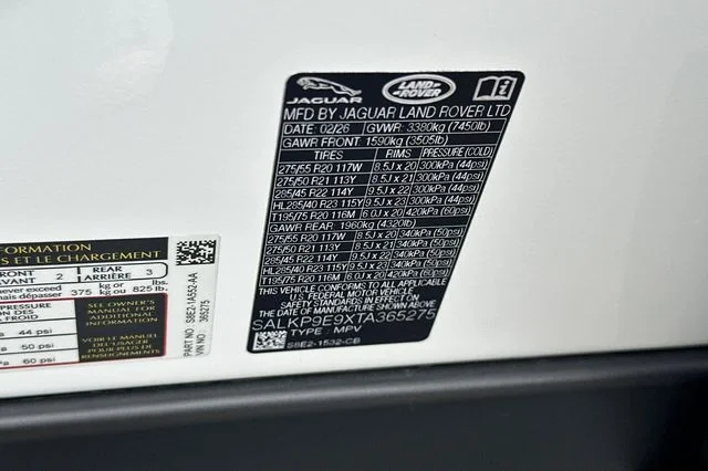 New 2026 Ostuni Pearl White Land Rover SE image 27