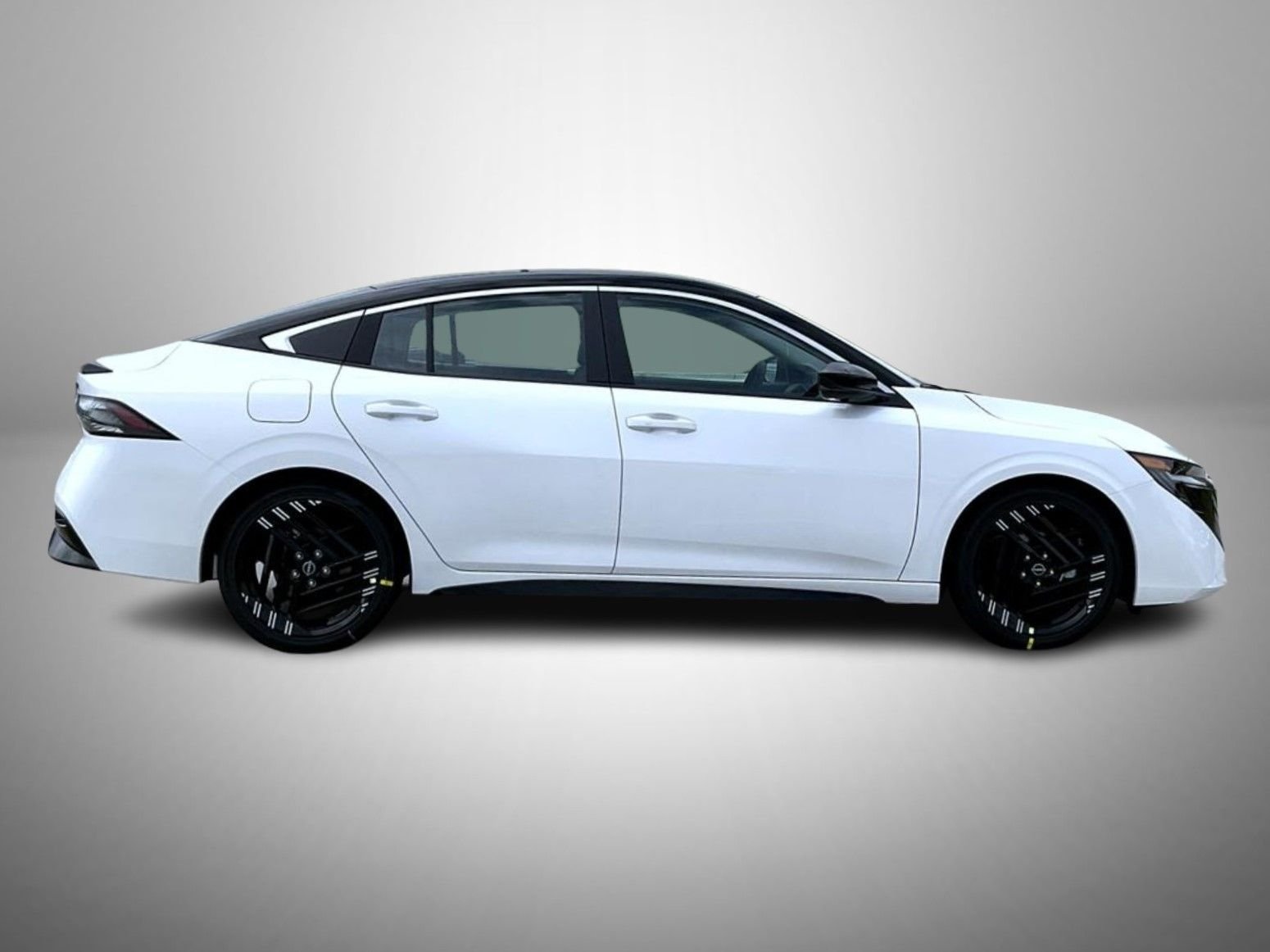 New 2026 Aspen White TriCoat / Super Black Two-tone Nissan SR image 4