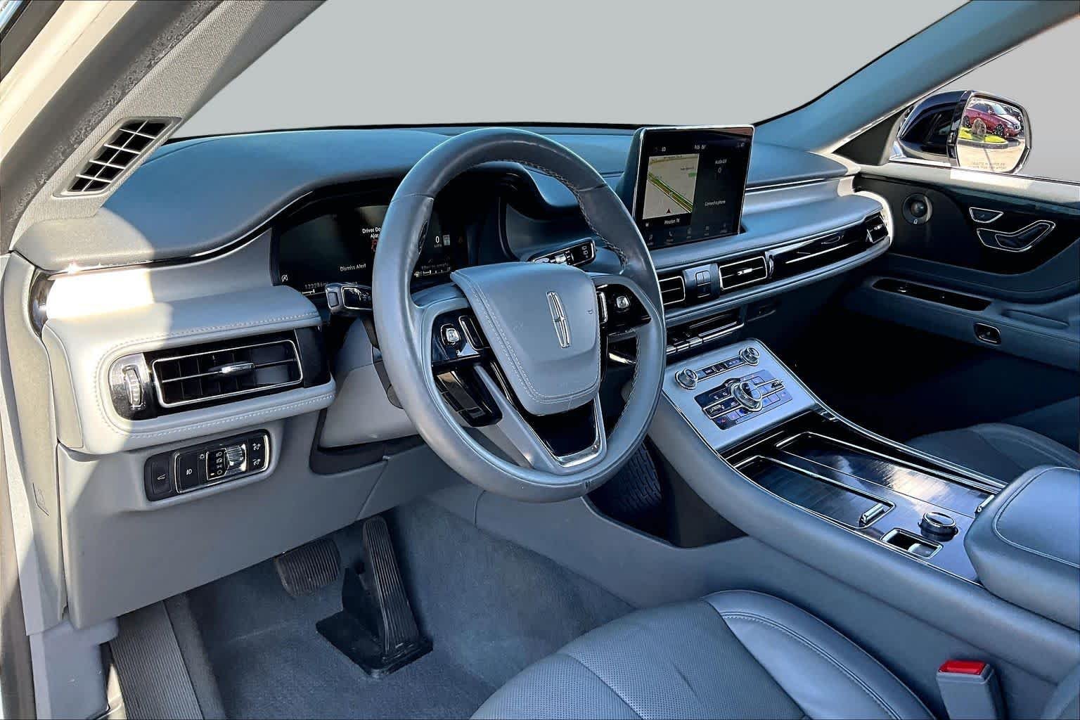 Used 2020 Pristine White Metallic Tri-Coat Lincoln Reserve image 16