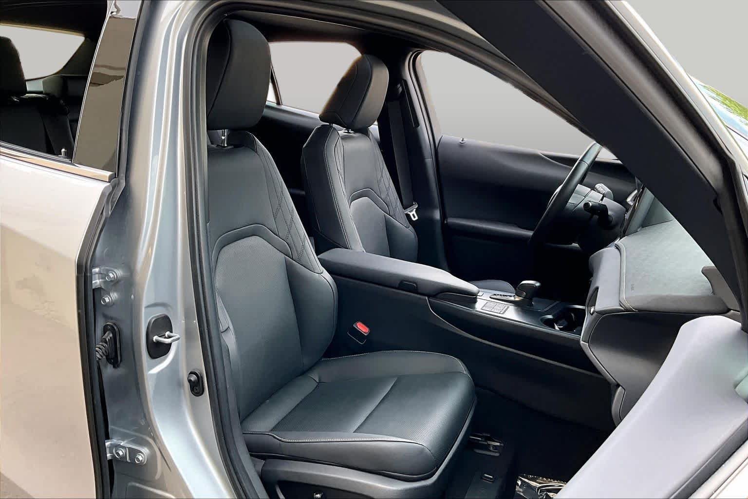 Used 2025 Iridium Lexus Premium image 8