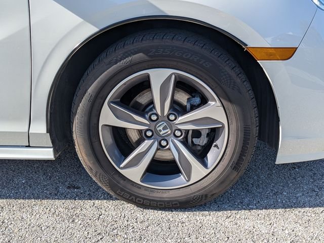 Used 2018 White Honda Touring image 11