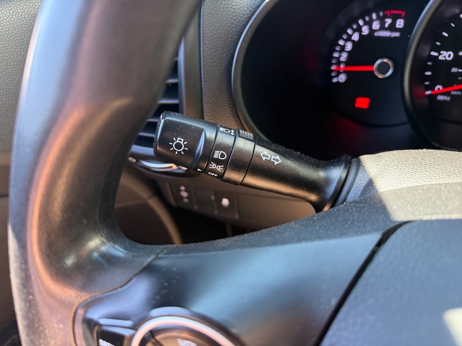 Used 2015 Titanium Gray Kia Base image 13
