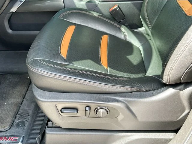 Used 2021 Black GMC AT4 image 18