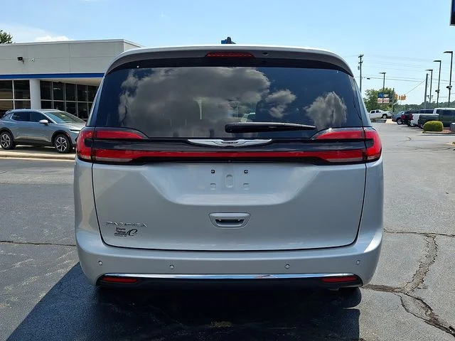 Used 2024 Silver Chrysler Touring L image 5
