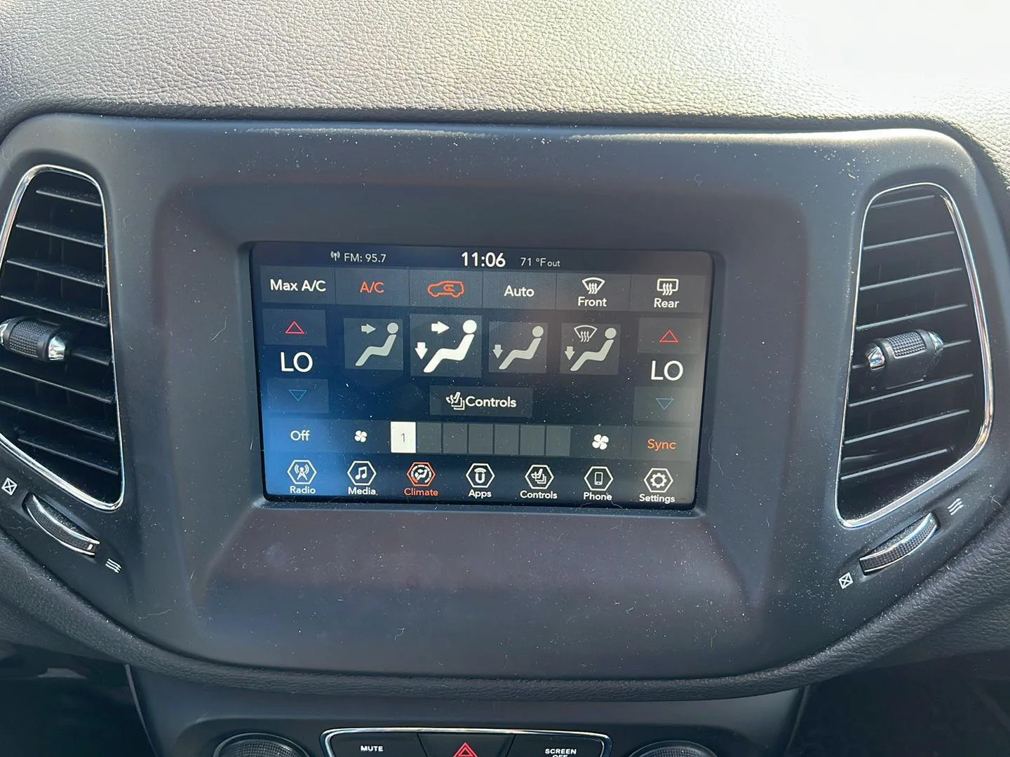 Used 2020 Jazz Blue Pearlcoat Jeep Latitude image 21