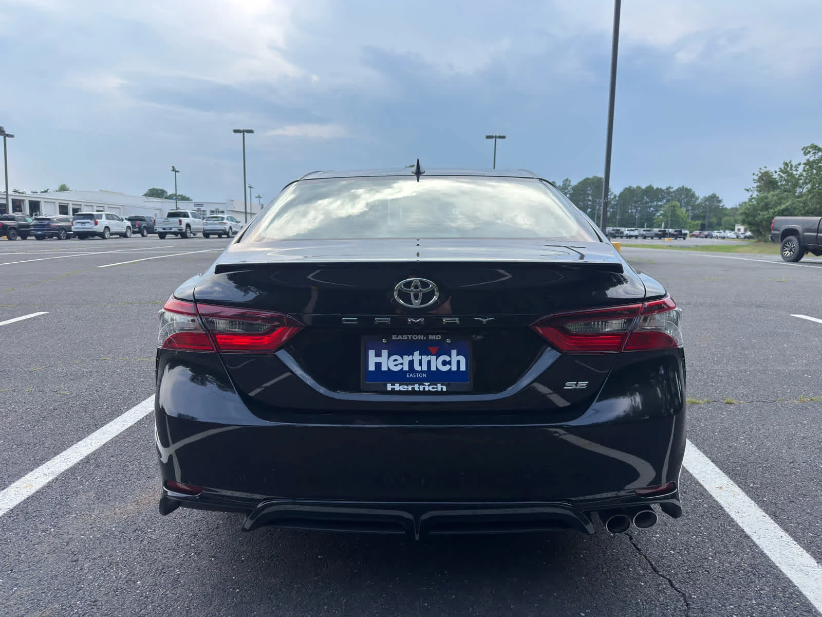 Used 2022 Midnight Black Metallic Toyota SE image 5
