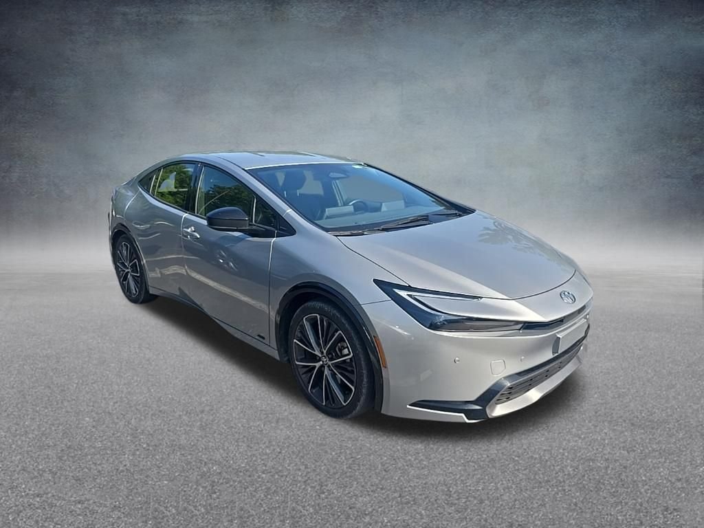 Used 2025 Cutting Edge Toyota XLE image 8
