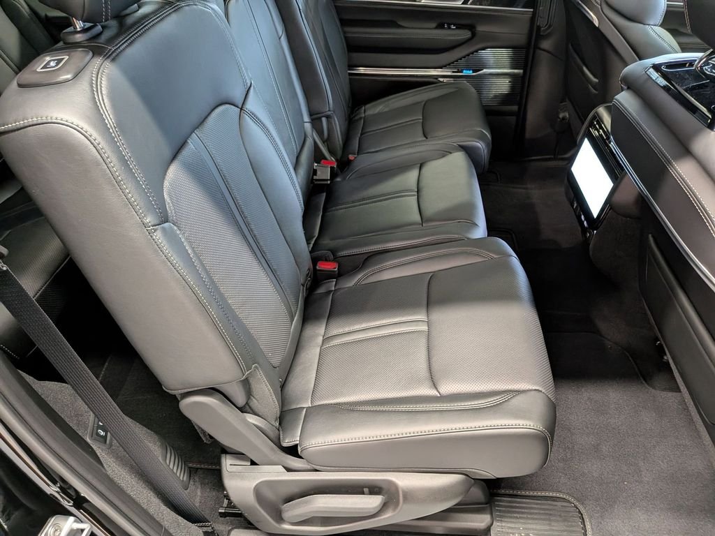 New 2026 High Gloss Black Exterior Paint Jeep Summit Obsidian image 30