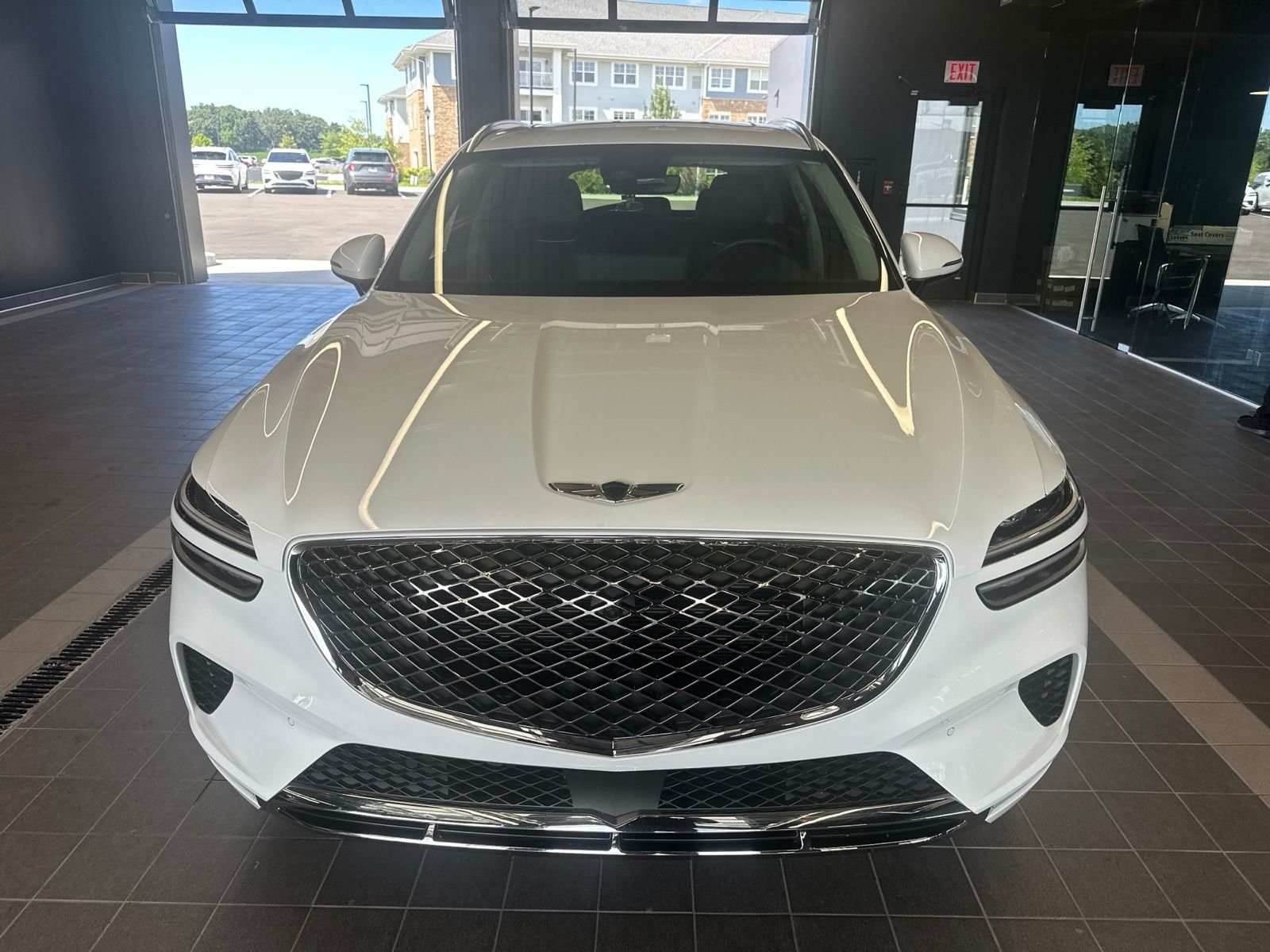 Used 2024 White Genesis 2.5T image 1