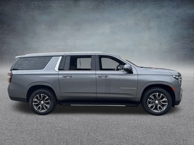 2021 Chevrolet Suburban LT photo 3